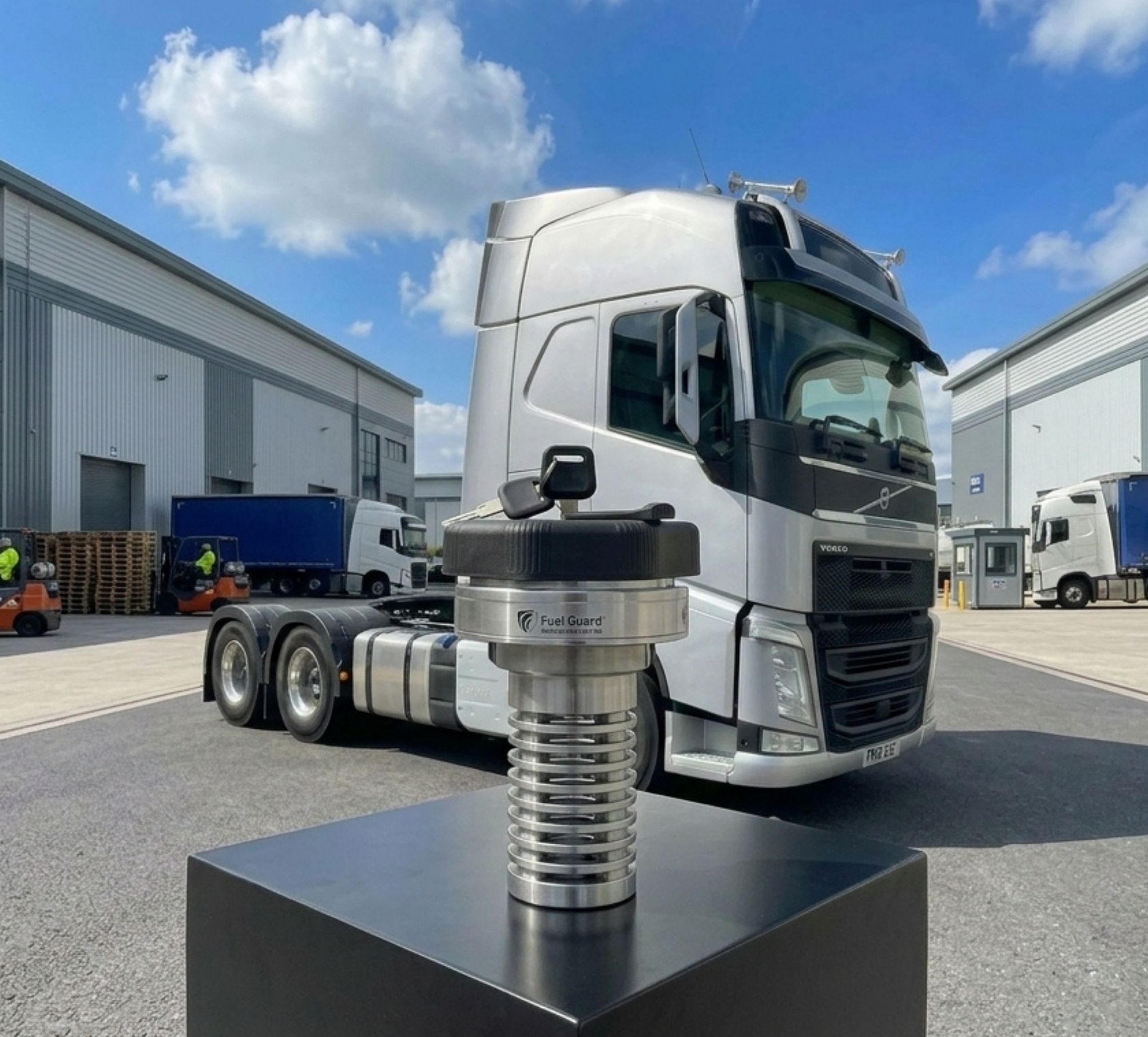 Fuel tank security system for trucks and tractor units